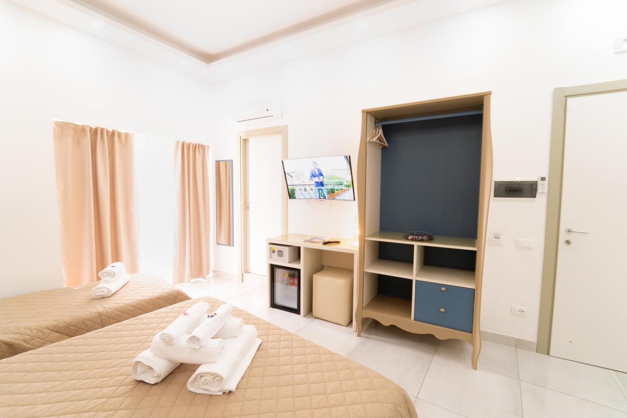 Al Campanile H Napoli Centro, By Clapa Group Hotel Стая снимка