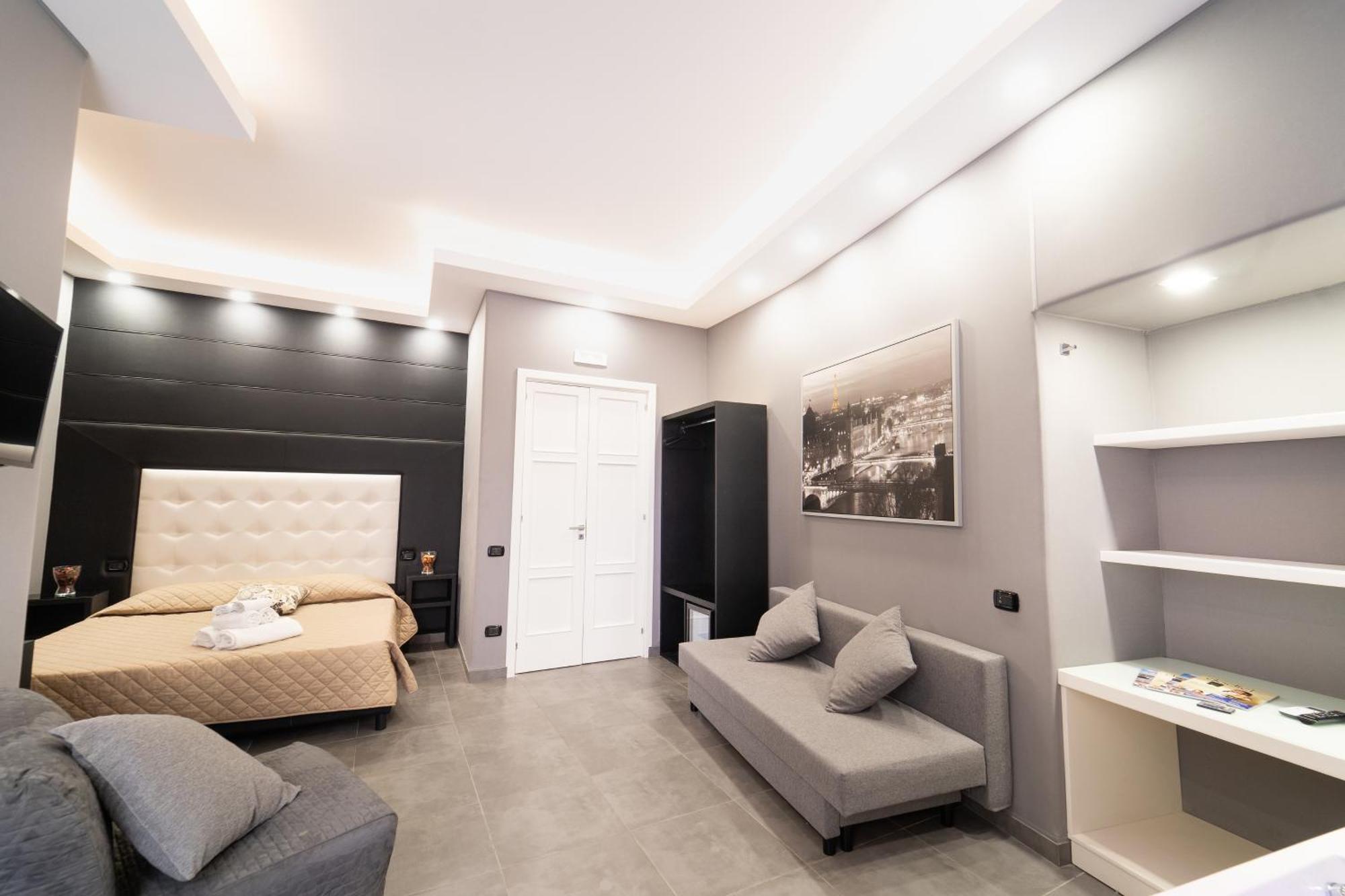 Al Campanile H Napoli Centro, By Clapa Group Hotel Стая снимка