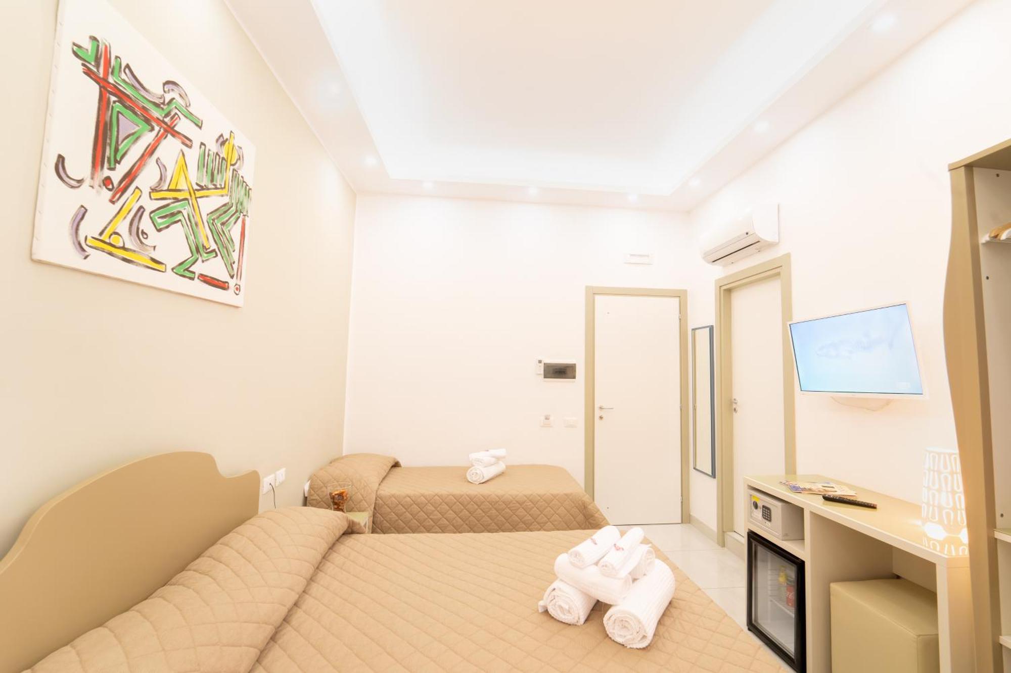 Al Campanile H Napoli Centro, By Clapa Group Hotel Стая снимка
